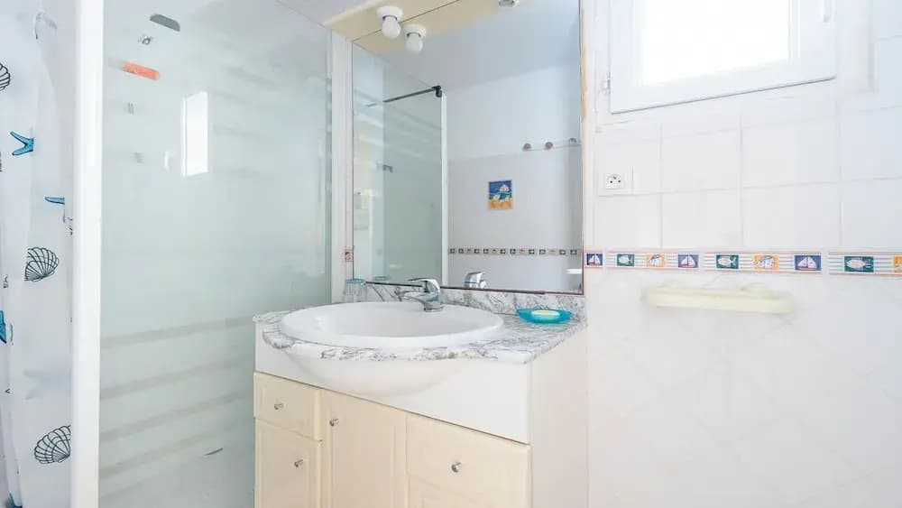 Stylish Beachside Stay, Cap D'agde - Miniature 6