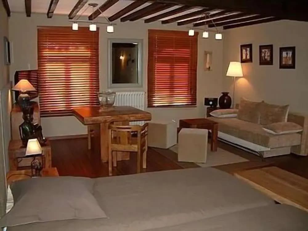 Logis Hôtel-Restaurant Le Moulin D'Artres - Photo 3