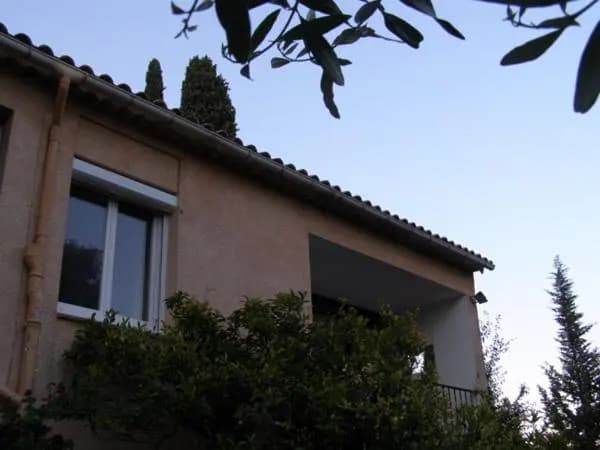 Appartement climatisé au 1er étage d'une maison avec jardin dans un quartier calme - Photo 1