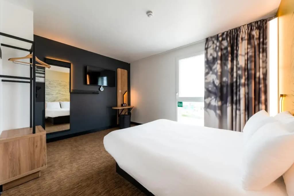 B&B HOTEL Le Port-Marly Saint-Germain-En-Laye - Photo 2