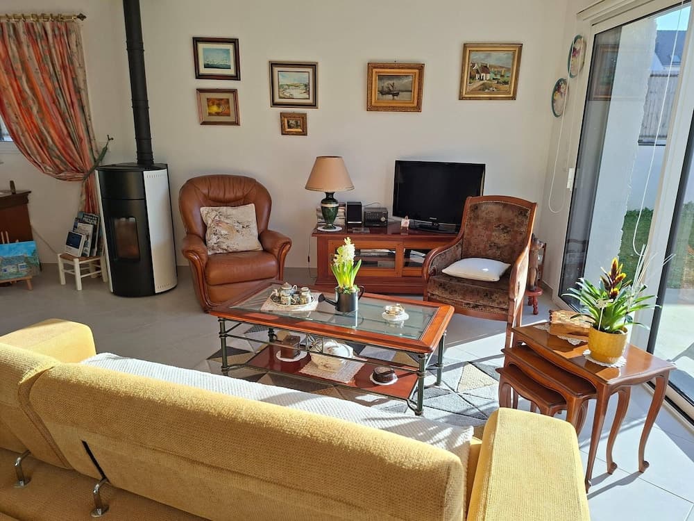 Ground Floor Holiday Home in Plestin des Greves - Photo 1