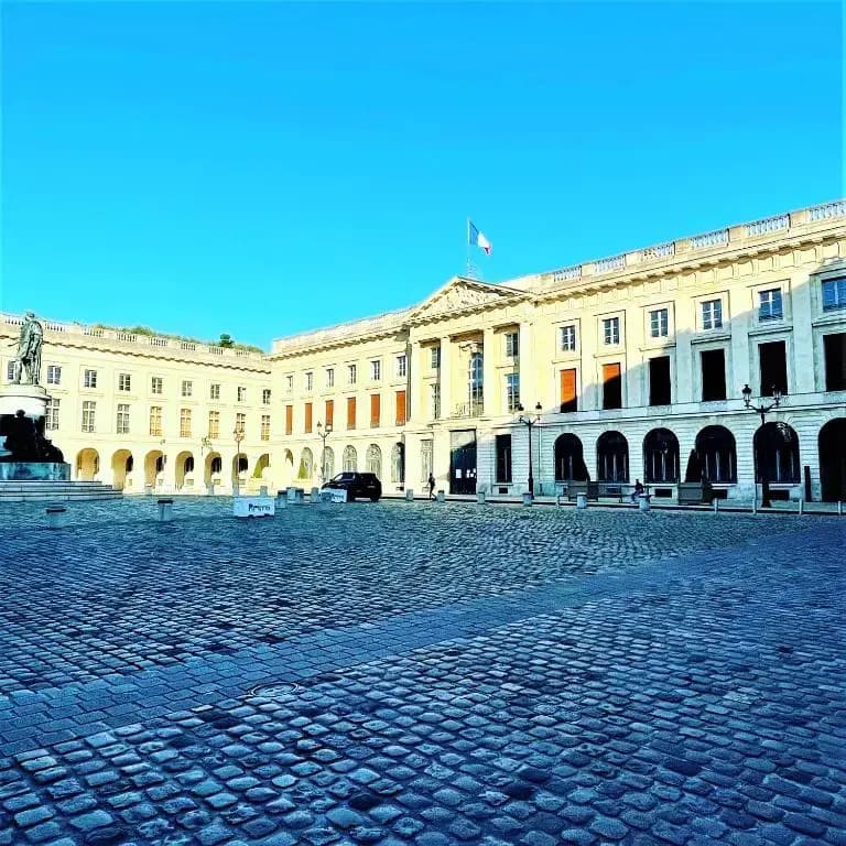 Charme de l'ancien pour cet appartement entièrement rénové dans l'hypercentre de Reims - Photo 3