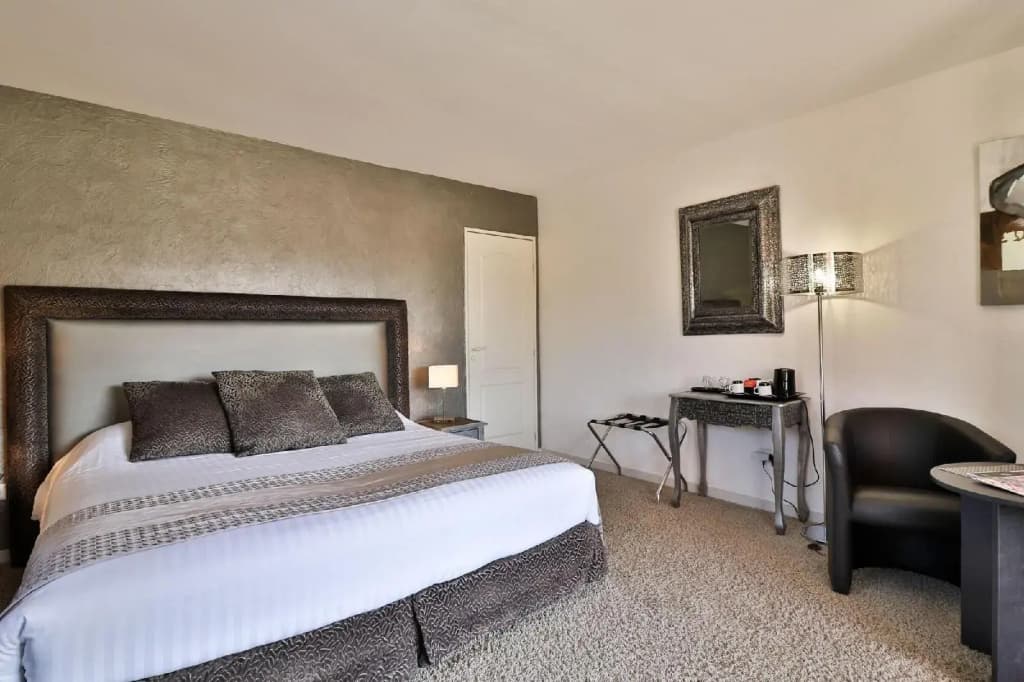 Hotel Les Bastides St Paul - Photo 2