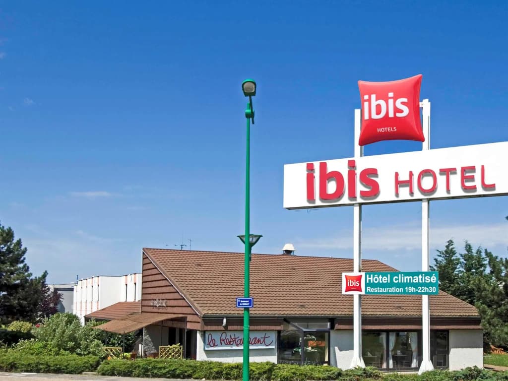 ibis Moulins Sud - Photo 1