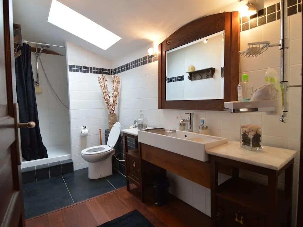 Countryside Family Haven for 8 With Pool - Miniature 8