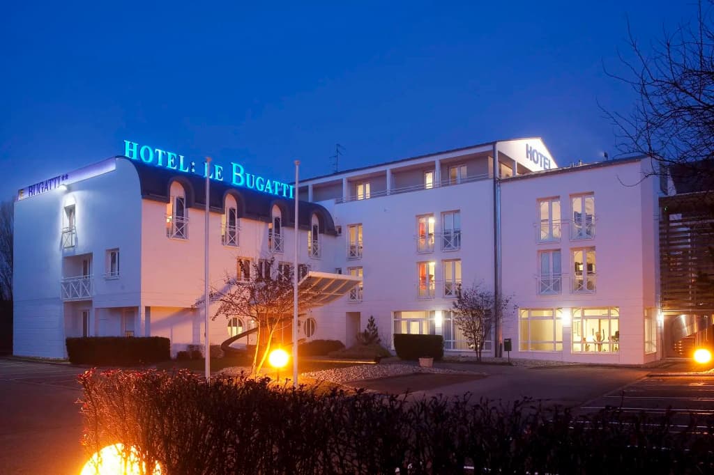 Hôtel Le Bugatti - Photo 1