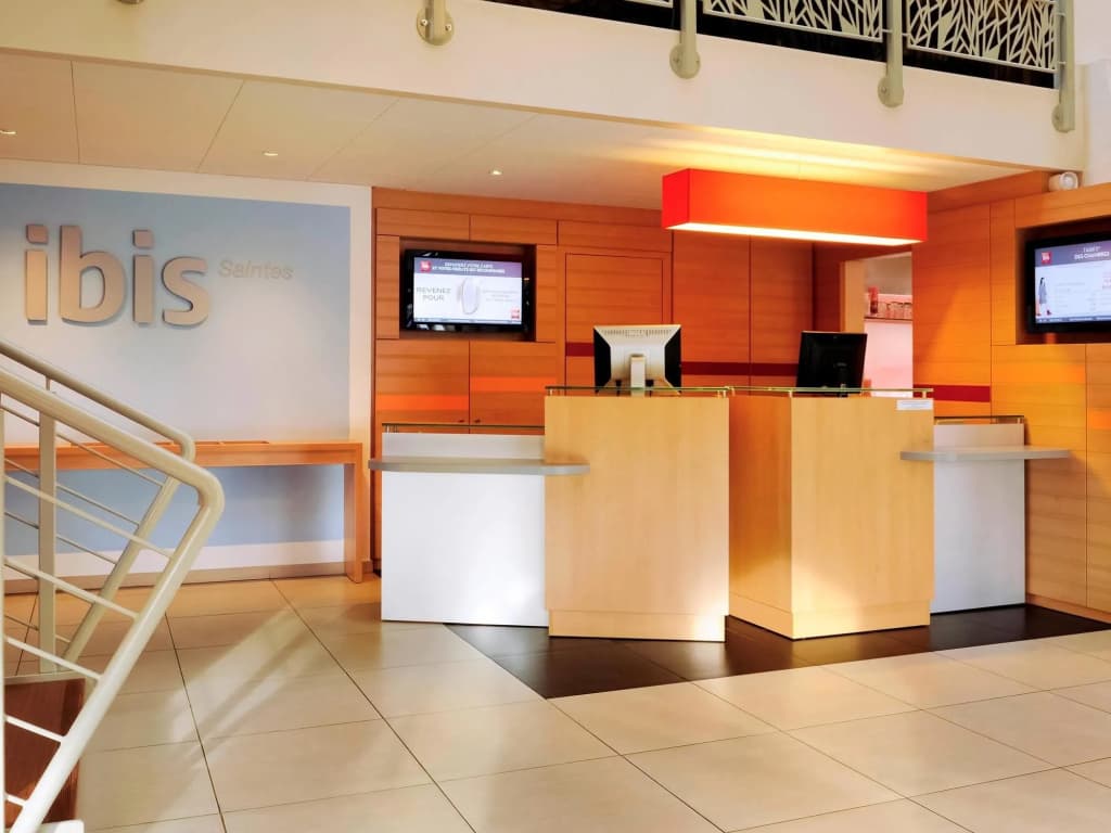 Hôtel ibis Saintes - Photo 2
