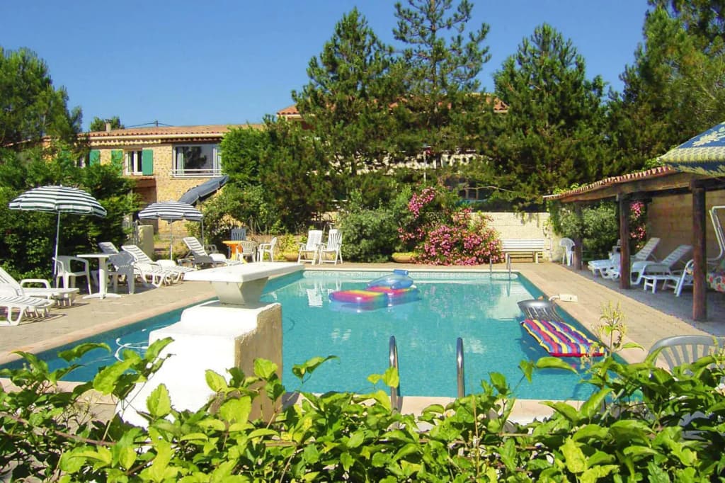 Holiday Home With Swimming Pool - Miniature 8
