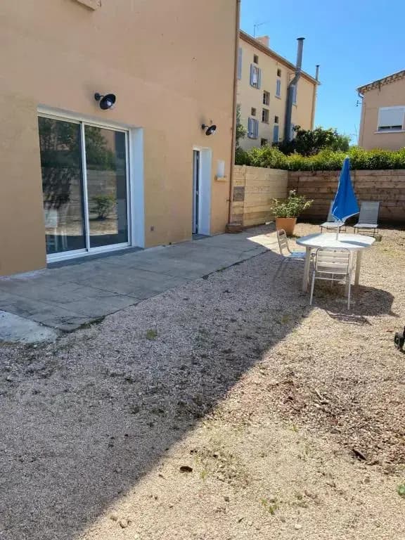 T2 en rez de villa avec jardin à 800m de la plage, à la semaine - Miniature 7