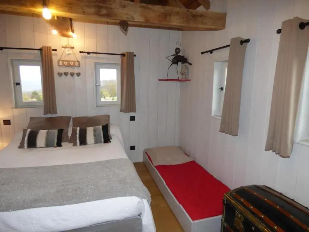 Chambre d'hôtes insolite dans un pigeonnier à 5 minutes de Marciac Gers - Photo 4