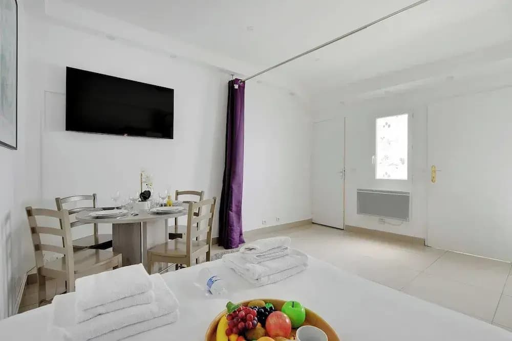 Charming Studio for 2 - Near Voltaire & 11th Arr. Town Hall, Paris - Photo 2