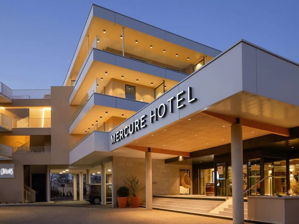 Mercure Avignon TGV Hotel et Spa - Photo 1