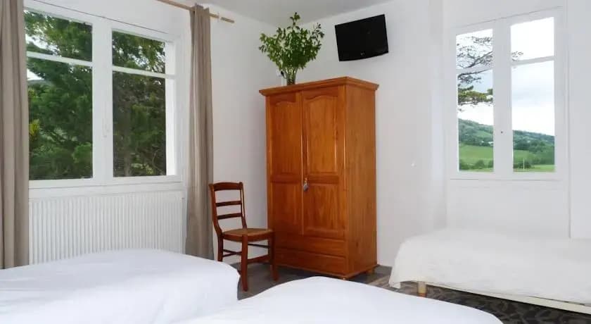 Hotel Iguzkian - Photo 2