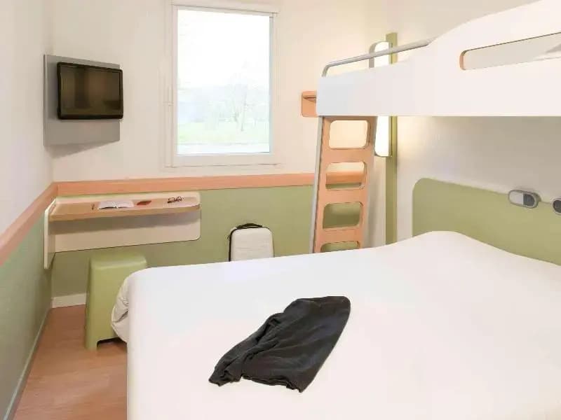 Ibis Budget Lons-Le-Saunier - Photo 5