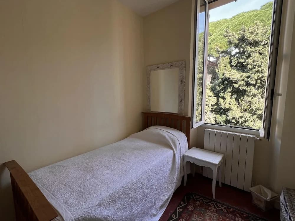 Charming 2 Bed Apartment With Balcony Located in Cannes Old Town Easy Walk to the Palais and Beaches - 120 - Photo 2