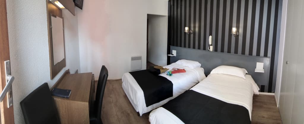 Hôtel des Pays-Bas - Photo 1