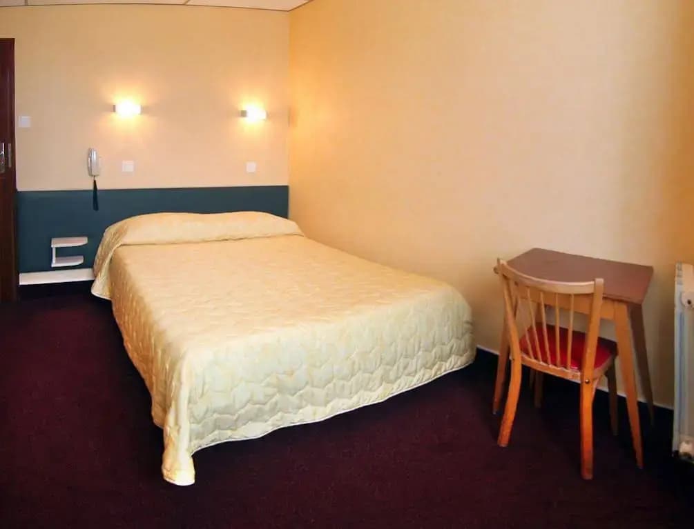 Hotel Montfort - Photo 3