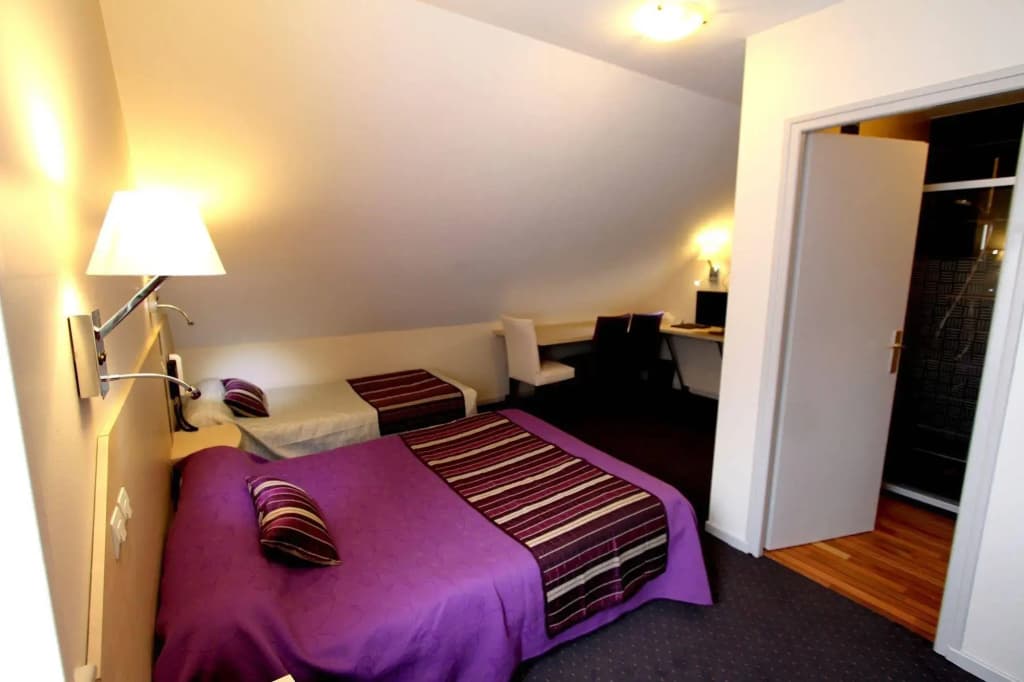 Hôtel le Sire de Joux - Photo 2