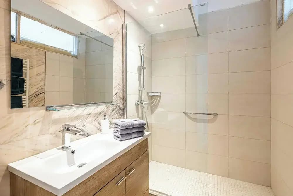 Elegance and Refinement With A/C - Cannes - Miniature 7