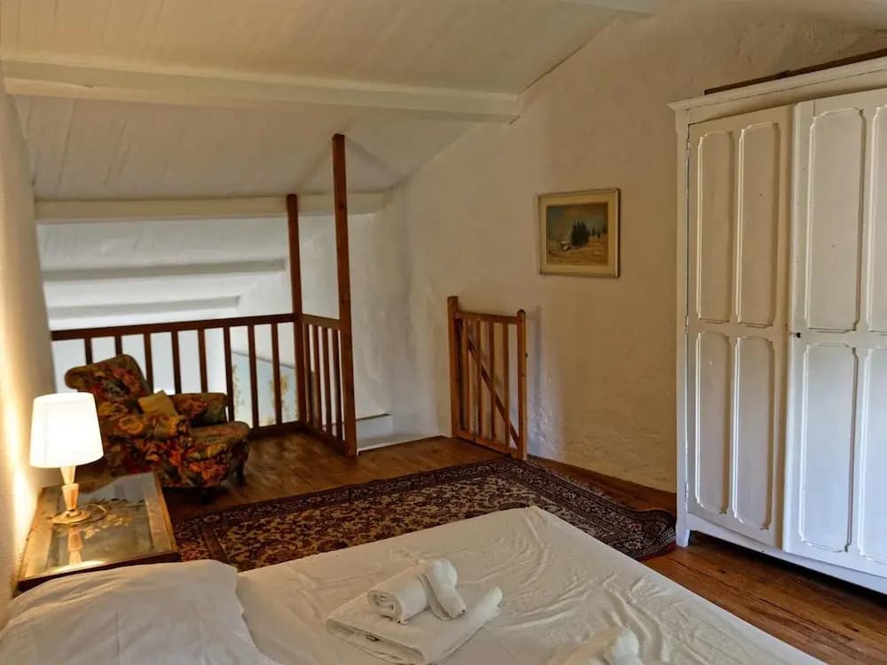 Charming Stone House - Photo 3