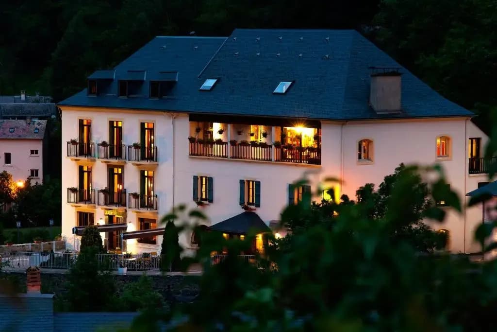 Logis Hotel La Breche De Roland - Photo 1
