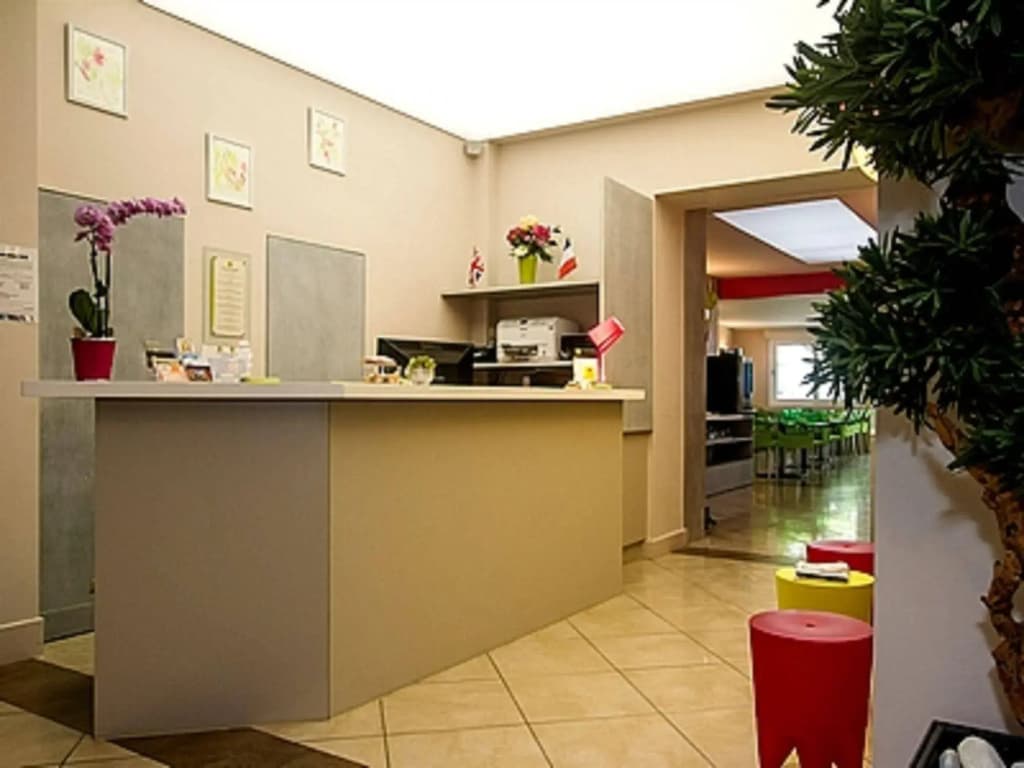 Les Hirondelles - Photo 2