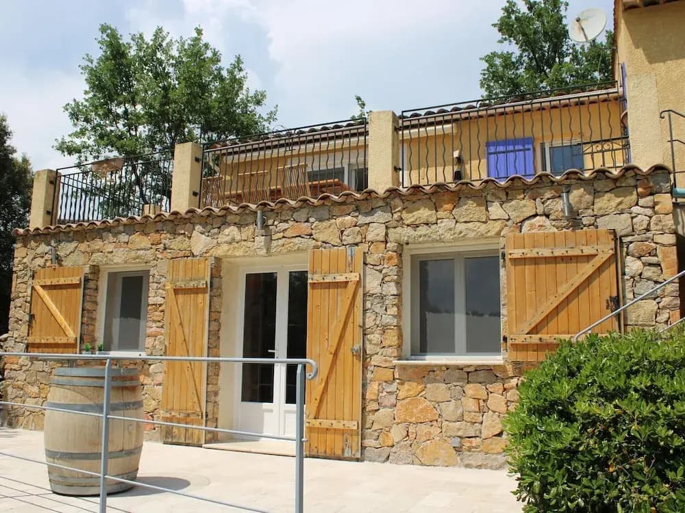 Holiday Home With Large Garden and Pool - Photo 1