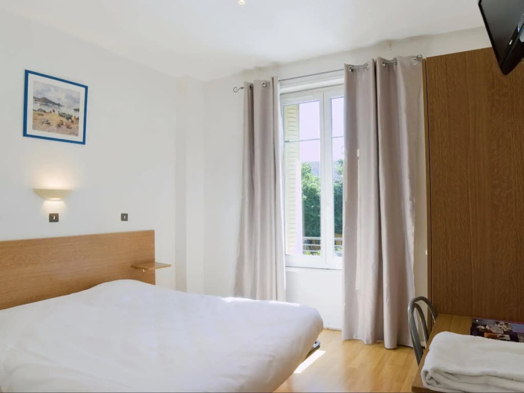 Hôtel Les Colombes - Photo 2