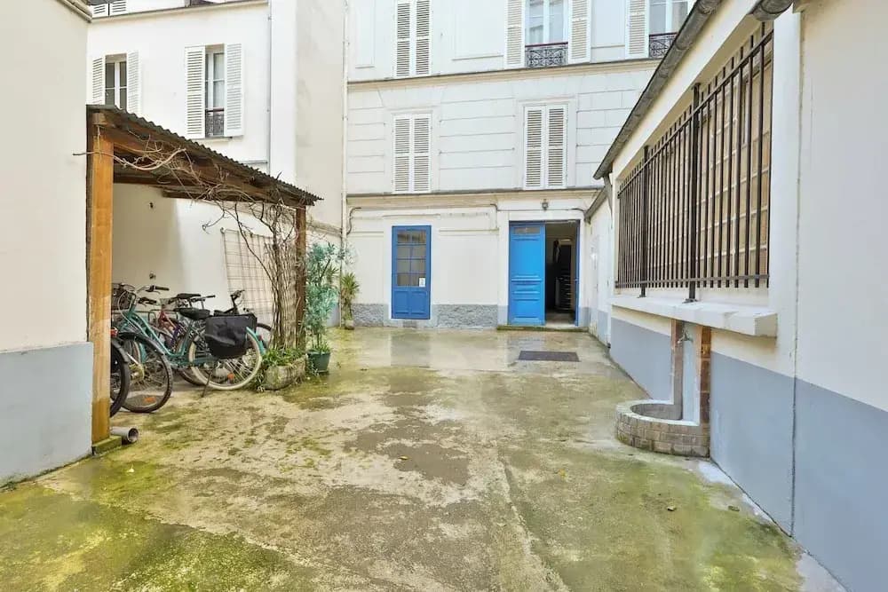 Beautiful 1 Bedroom Apartment - Photo 1