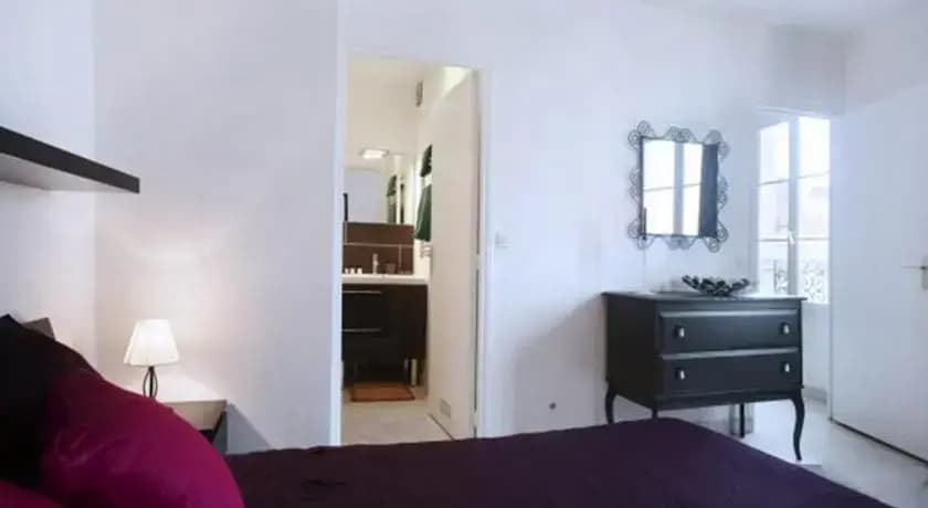 Parisian Apartment at the Foot of Montmartre - Miniature 6