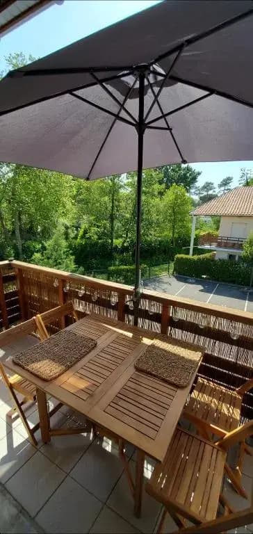 Appartement 2 chambres Balcon Parking privé Centre Village - Miniature 8