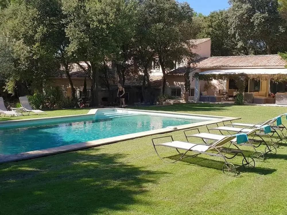Villa in an Idyllic and Relaxing Setting Near Orange - Photo 2