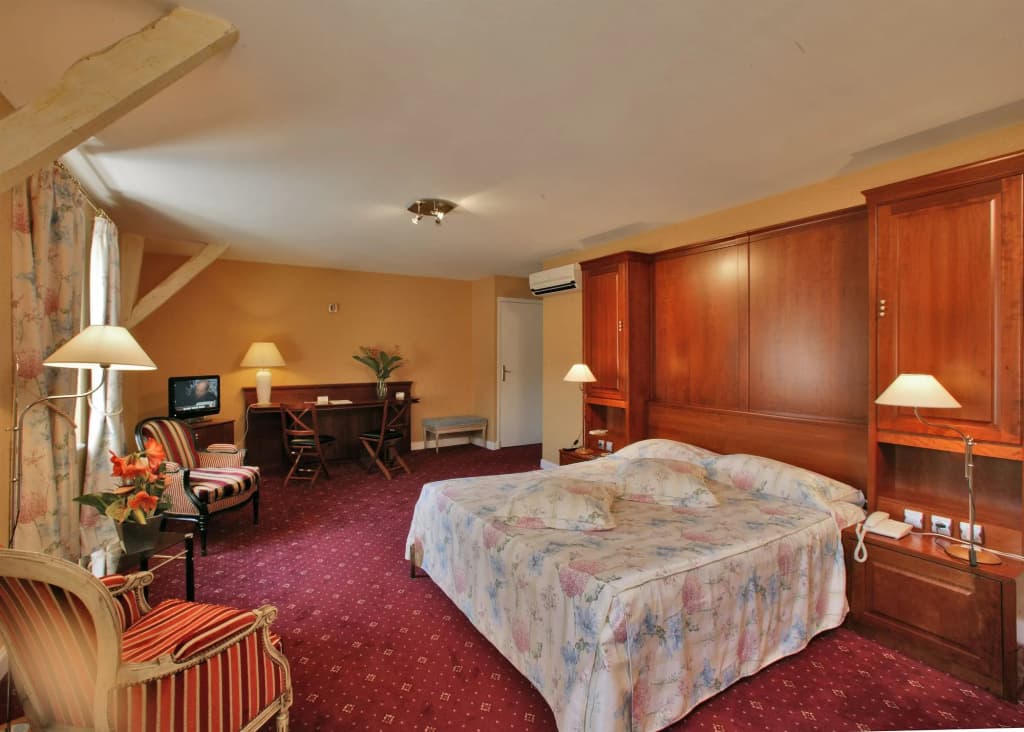 Hotel Le Renoir - Photo 2
