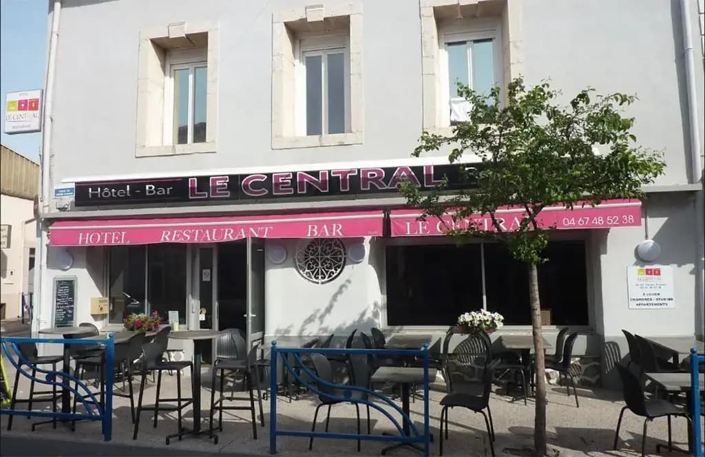 LE CENTRAL Hôtel Bar Restaurant - Photo 1