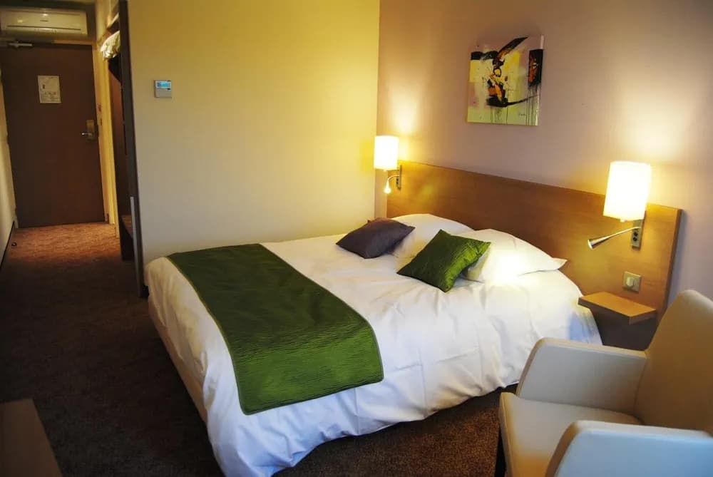 Brit Hotel Chateaudun - Miniature 7