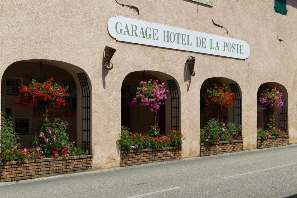 Logis Hotel De La Poste - Photo 1