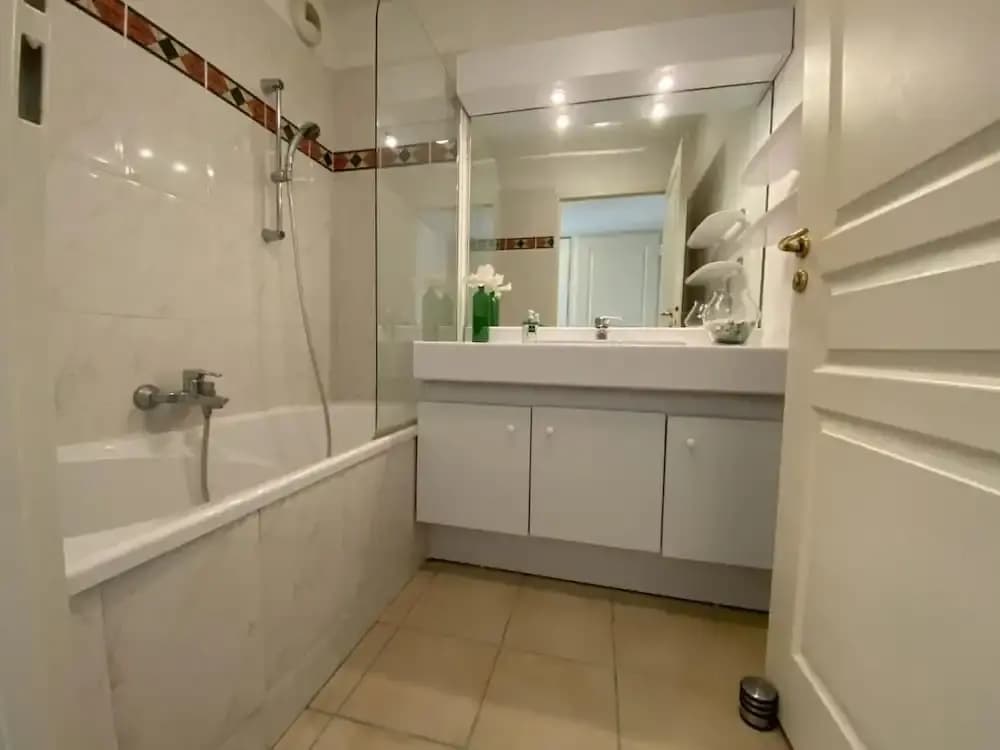 One Bedroom Apartment in the Center of Cannes a few Steps From the Beaches and the Conference Center - 2005 - Miniature 8