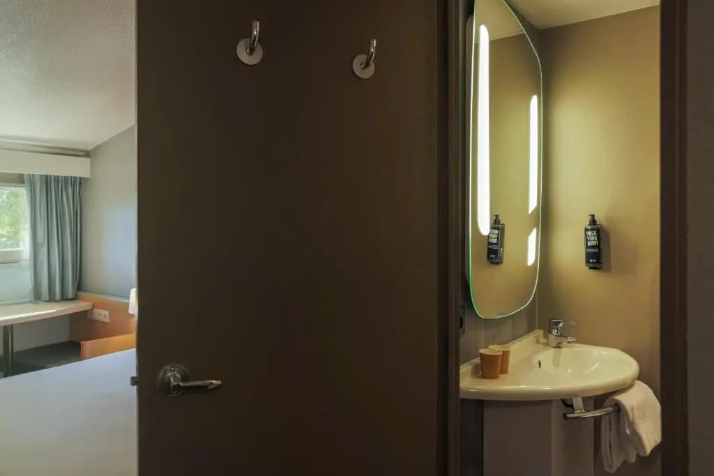 ibis Lyon Nord - Miniature 7