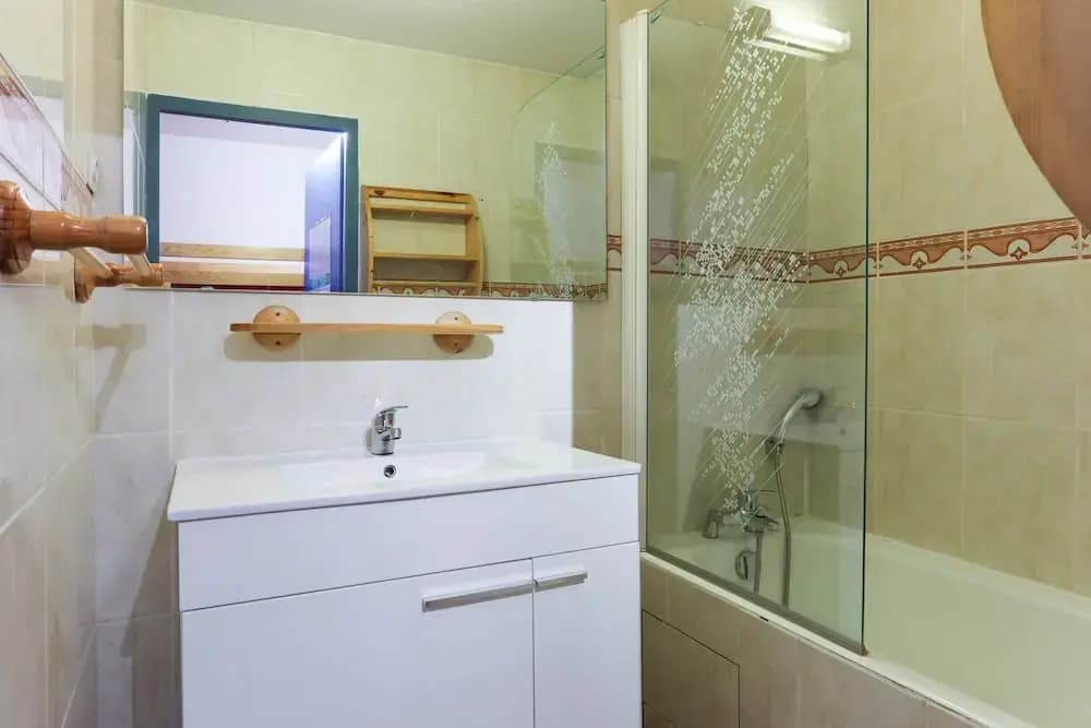 Spacious Family Apartment - Photo 4