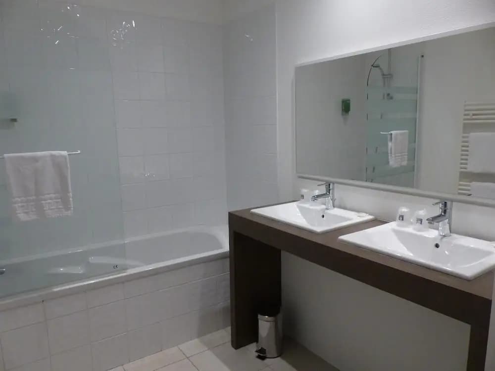 Comfort Suites Lyon Est Eurexpo - Miniature 8