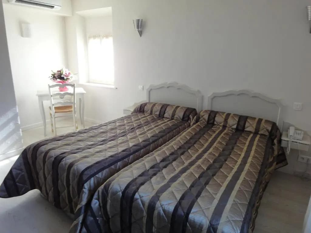 Hotel Du Bosquet - Photo 4