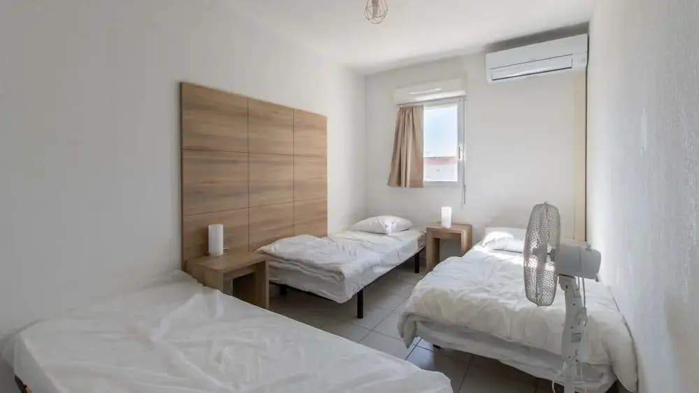 Modern Seaside Apartment - Photo 3