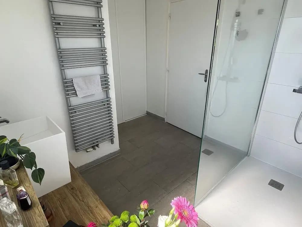 Unusual Duplex With Garden - Photo 5