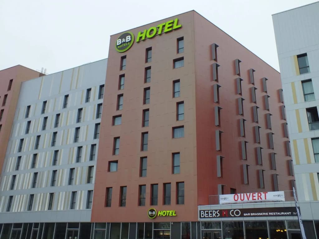 B&B HOTEL Lille Villeneuve d'Ascq Grand Stade 3 étoiles - Photo 1