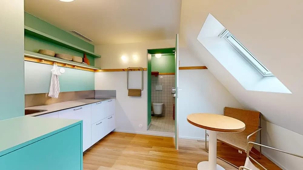 Altido Pleasant 1-bed Flat w Shared Courtyard - Miniature 6
