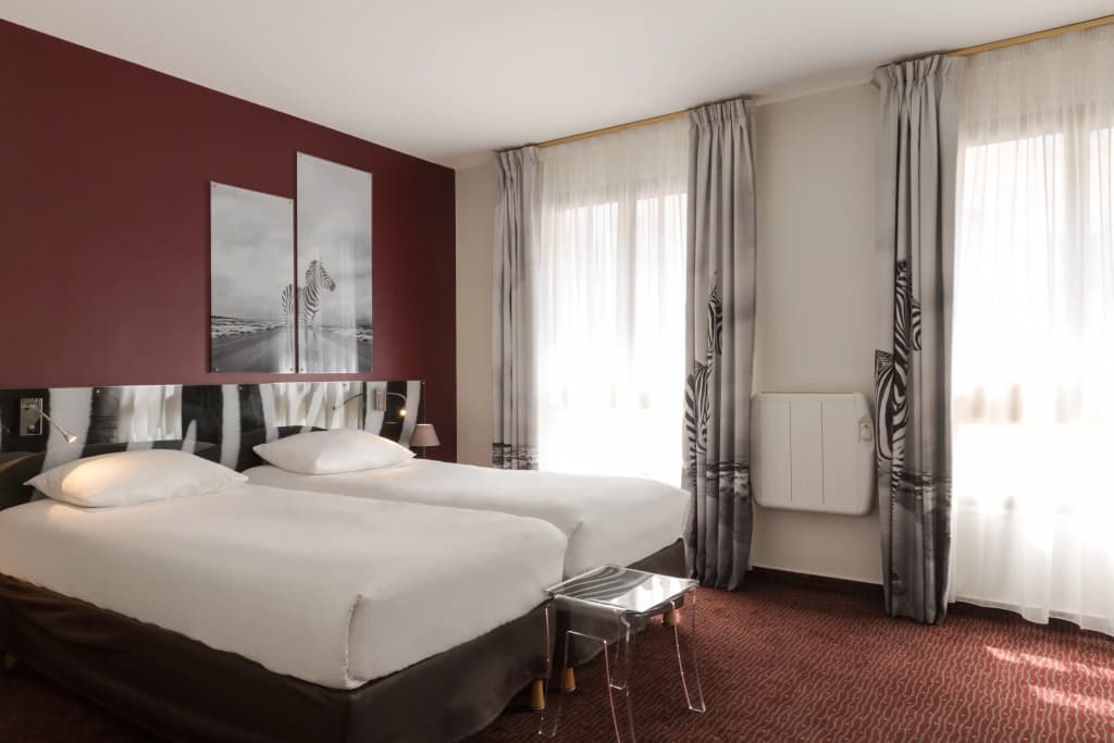 Hotel Le Cardinal Rueil Centre - Photo 2