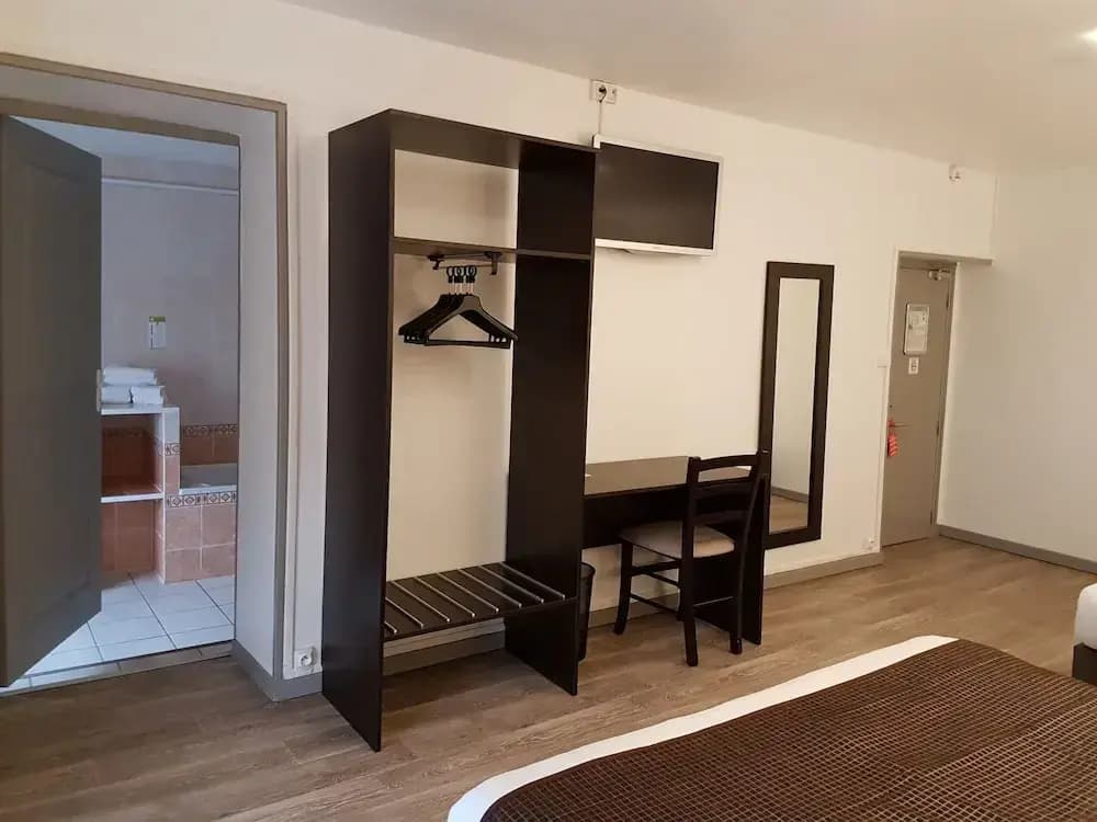 Nevers Hôtel - Miniature 6
