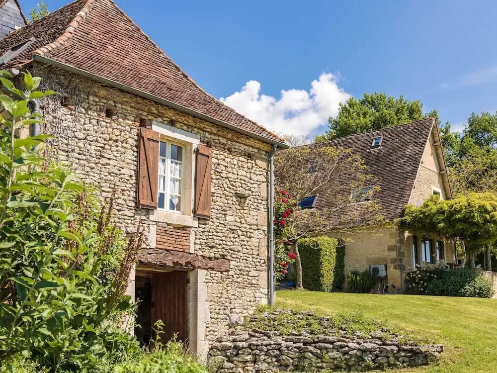 Beautiful Property With Three Houses, Three Swimming Pools, and Magnificent Views - Photo 1