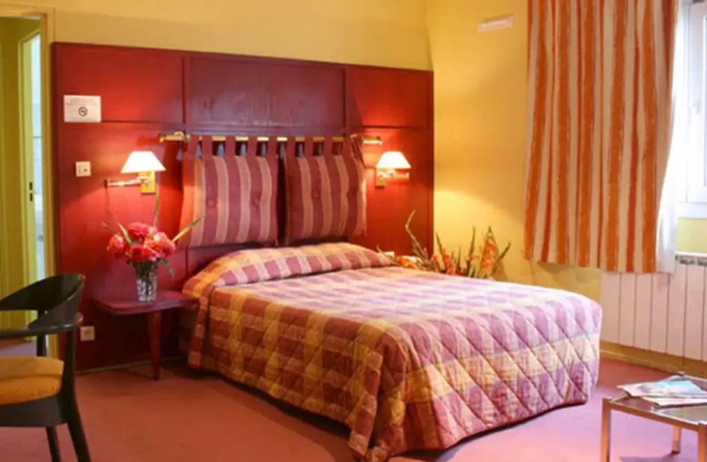 Hôtel Les Colonnes - Photo 2