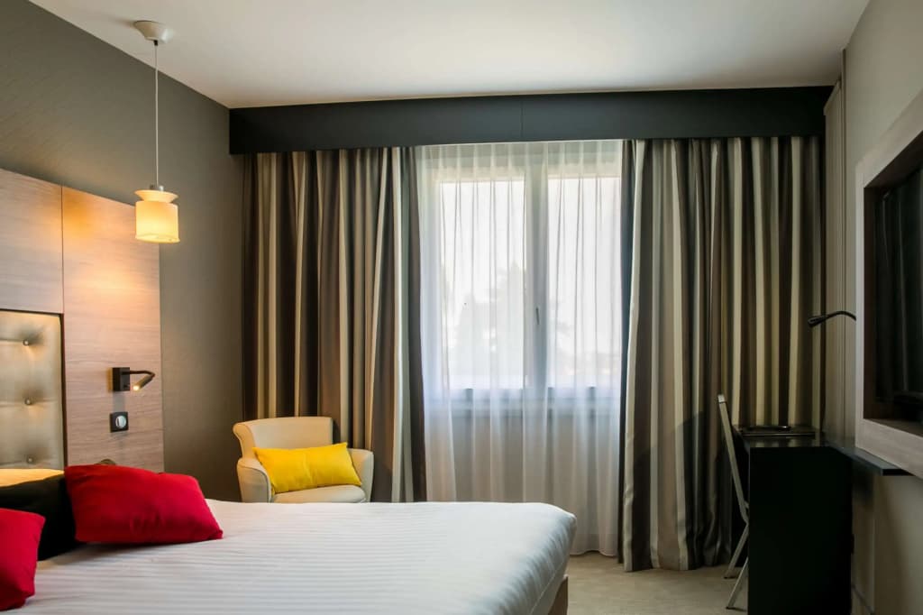 Logis Hotel Le Rabelais - Photo 2